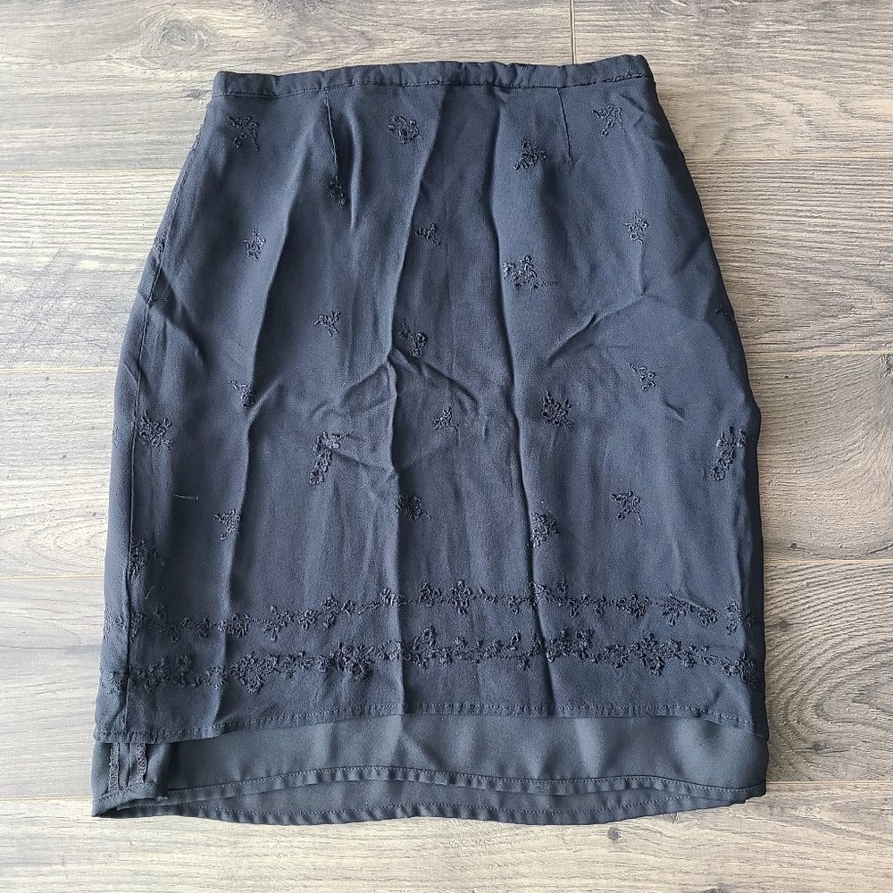 Gap Pencil Skirt embroidered floral Size 1